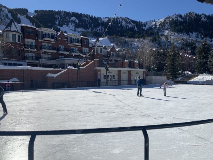 Aspen: City Highlights Walking Tour - Tour Duration and Guide Availability