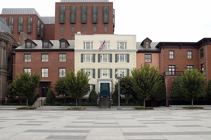 Assassinations Capital: Presidential Crime Scenes Walking Tour - FAQs