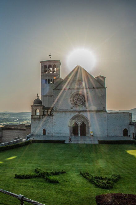 Assisi: St. Francis Basilica and Assisi Underground Tour - Travel Tips for Visitors