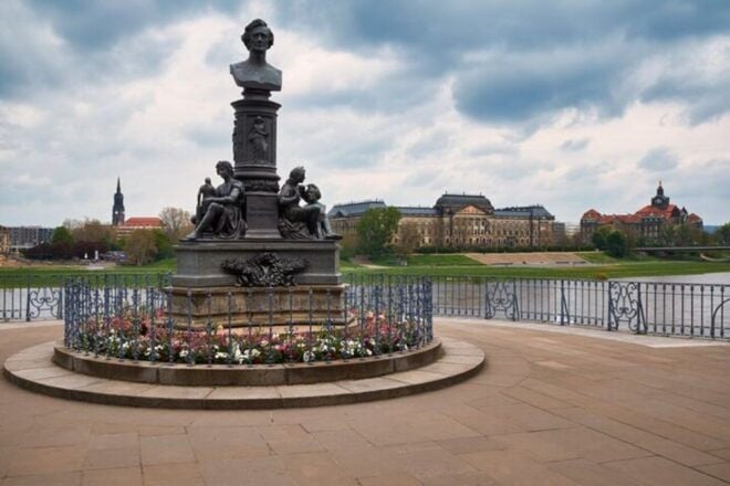 Astonishing Dresden - Guided Walking Tour - Meeting Point and Guide Information