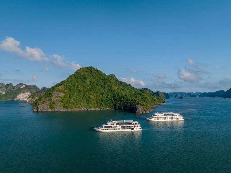 Athena Luxury 3D2N Cruise: Ha Long Bay, Sung Sot, Ti Top - Two nights give Ha Long Bay room to breathe
