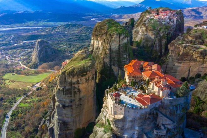Athens: 2-Day Meteora Tour in Spanish With Guide & Hotel - Meeting Point Information