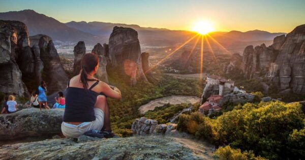 Athens: 2-Day Meteora Tour in Spanish With Guide & Hotel - Frequently Asked Questions