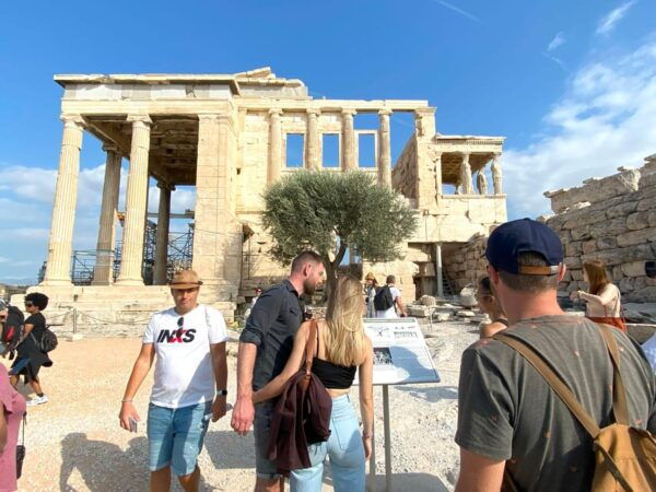 Athens: Acropolis Hill & Parthenon Mythology Hunt With Gifts - Tips for Participants