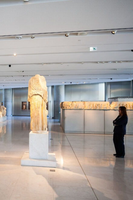Athens: Acropolis Museum Guided Walking Tour in Spanish - Whats Included in the Tour