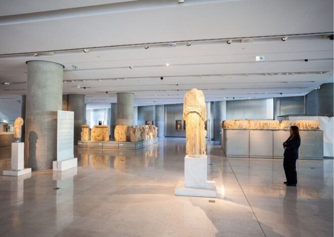 Athens: Acropolis Museum Guided Walking Tour in Spanish - Booking and Cancellation Policies