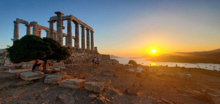 Athens: Blue Hop-on-Hop-off Bus and Cape Sounion Sunset Tour - Sunset Experience at Cape Sounion