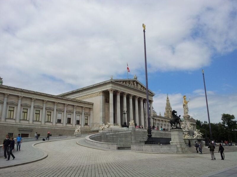 Athens Highlight Tour: Acropolis, Museum, Temple of Zeus - Exploring Athens in Style and Comfort