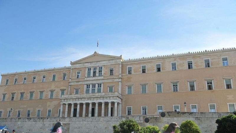 Athens hop-on hop-off bus by Sights of Athens - Use the central line to find your Athens bearings