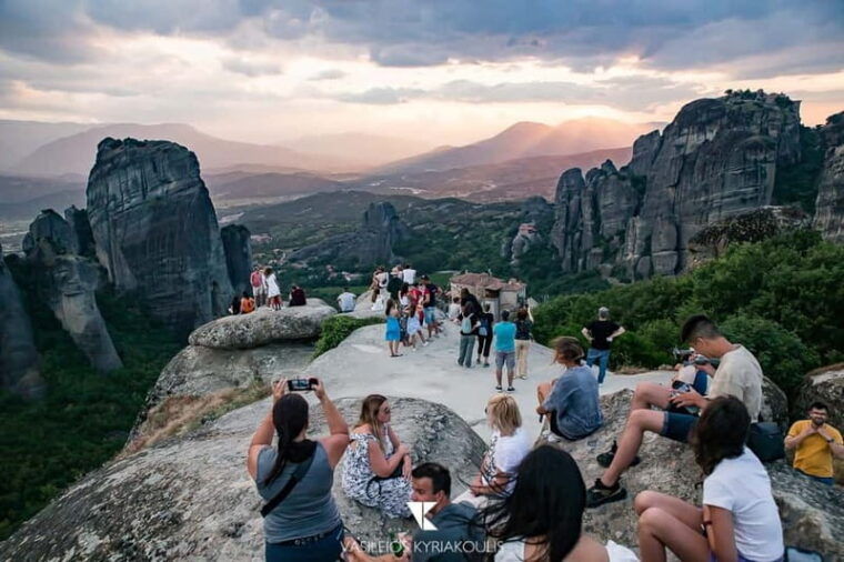 Athens: Meteora Monasteries Day Trip with Caves and Lunch - Who Should Consider This Tour?