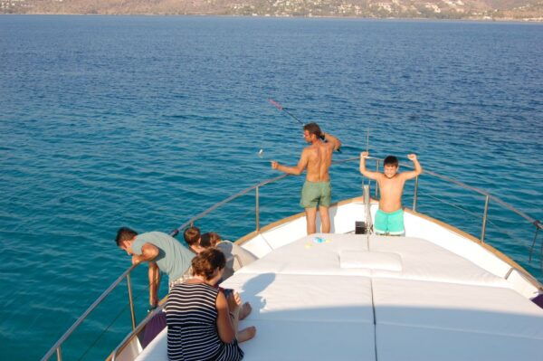 Athens: Private Cruise of Athens Riviera & Saronic Islands - Sunbathing and Snorkeling