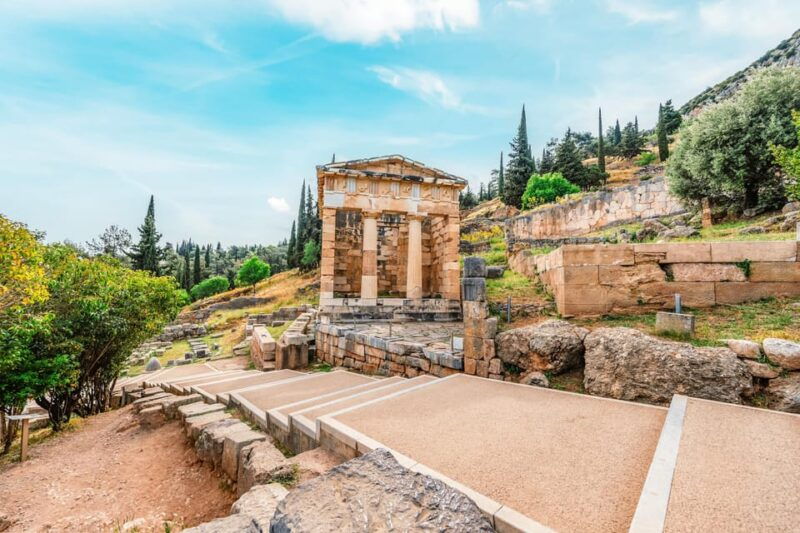 Athens: Private Tours of Delphi, Delphi Museum, and Arachova - Exploring the Delphi Archaeological Site: Walking Through Ancient Greece