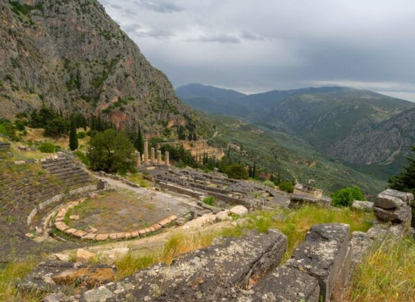 Athens: Private Trip to Delphi With Transfer - Exploring the Surrounding Towns