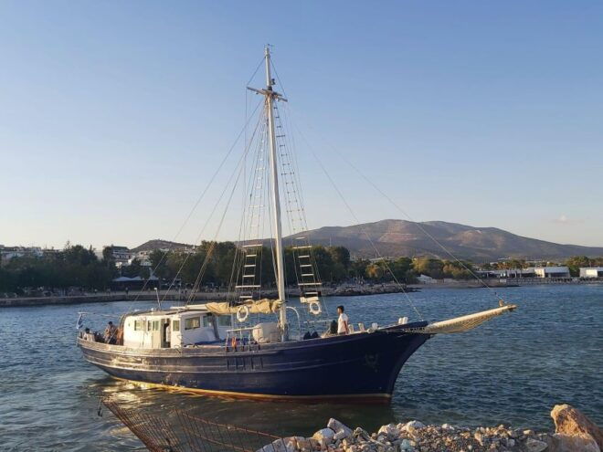 Athens: Retro Glam Day Cruise With Brunch & Music - Itinerary and Stops