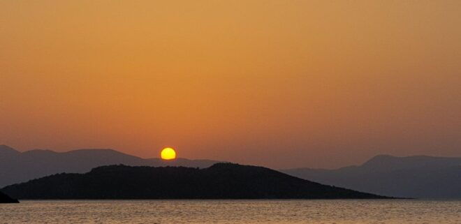 Athens: Riviera Catamaran Tour With Meal and Drinks - Important Information