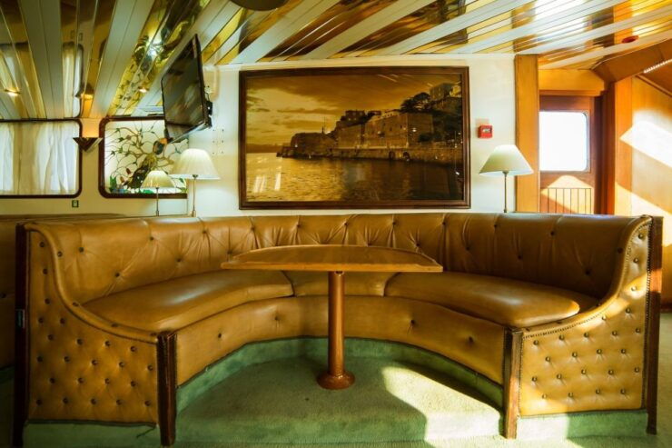 Athens: Saronic Islands Cruise With VIP Area Seating & Lunch - Cruise Vessel Features