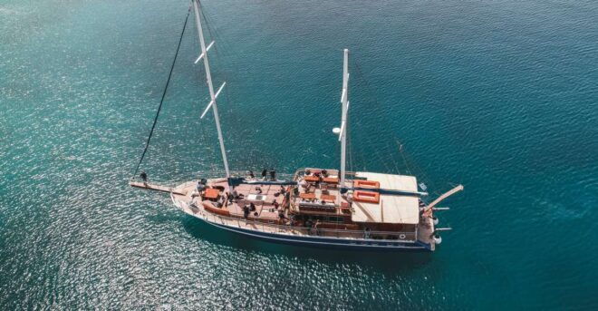 Athens: Sunset Cruise With Snacks and Drinks - Languages and Inclusions