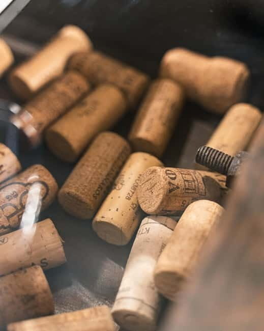 Athens: Wine Tasting in Sweet Wines of Greece - Setting the Scene: Brettos Plaka and Its Charm