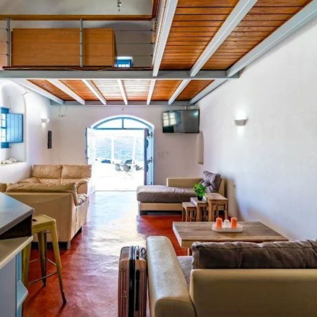 Athinios Port Vip Lounge Access - Inclusions