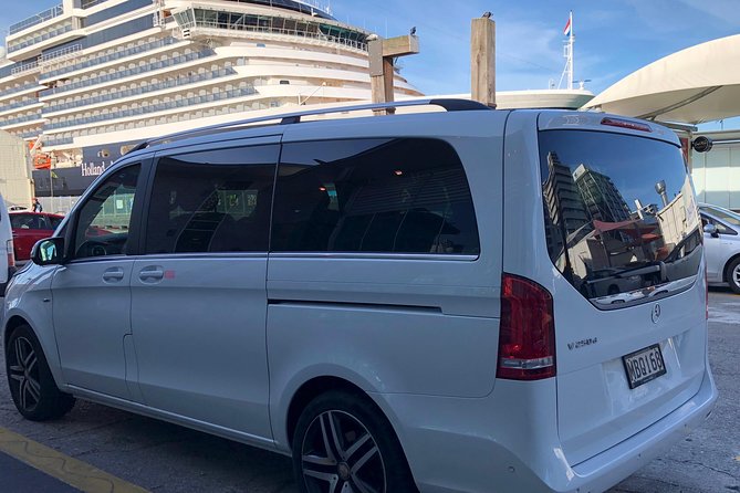 Auckland Airport / CBD Luxury Passenger Transfers - Meeting and Pickup