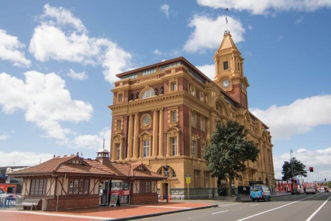 Auckland City Small Group Morning Discovery Tour - Exploring Queen Street and CBD
