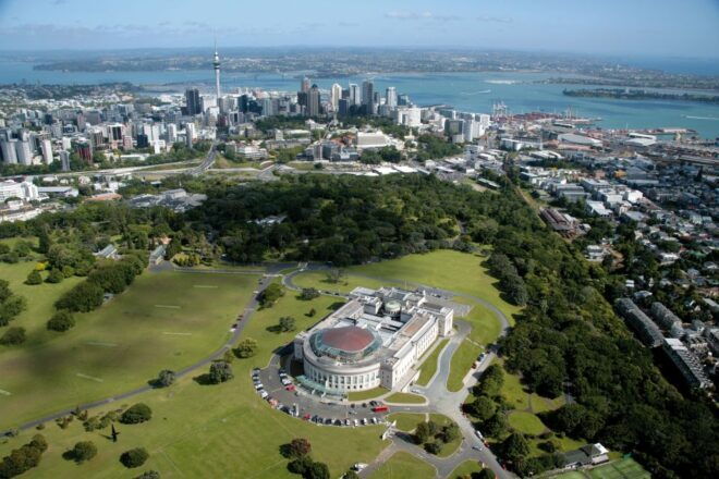 Auckland City Small Group Morning Discovery Tour - Visiting Ponsonby Suburb