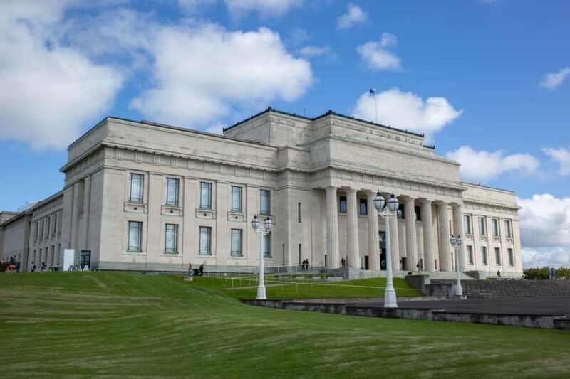 Auckland: City Tour with Wine Tasting and Black Sand Beach - Good To Know