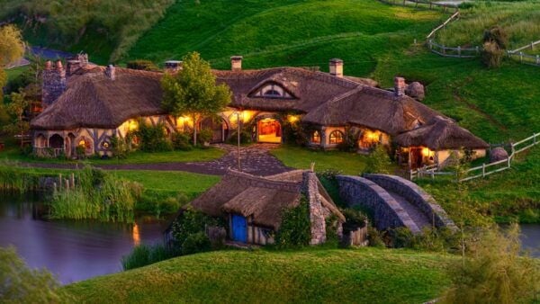 Auckland: Hobbiton Movie Set and Waitomo Small Group Tour - Tour Itinerary Overview