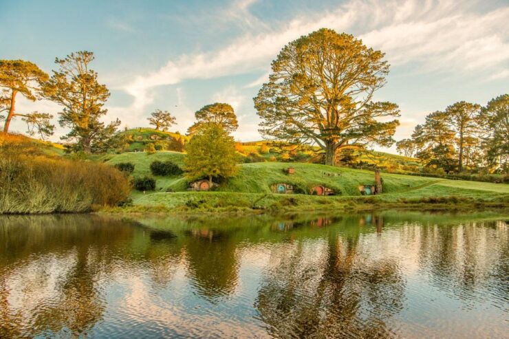 Auckland: Hobbiton Movie Set Day Trip With Festive Lunch - Experience Highlights