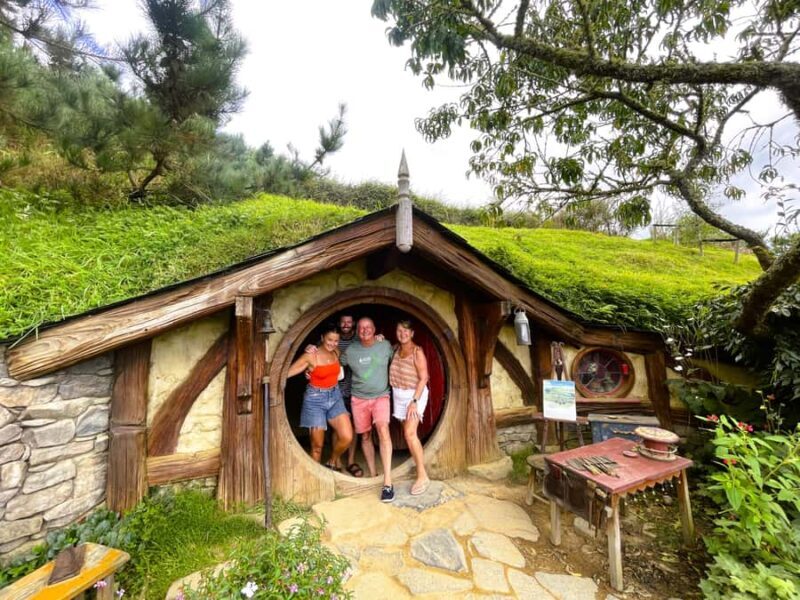 Auckland: Hobbiton & Waitomo Caves Small-Group Tour & Lunch - Exploring the North Island’s Best-Kept Secrets: Hobbiton & Waitomo Caves Tour