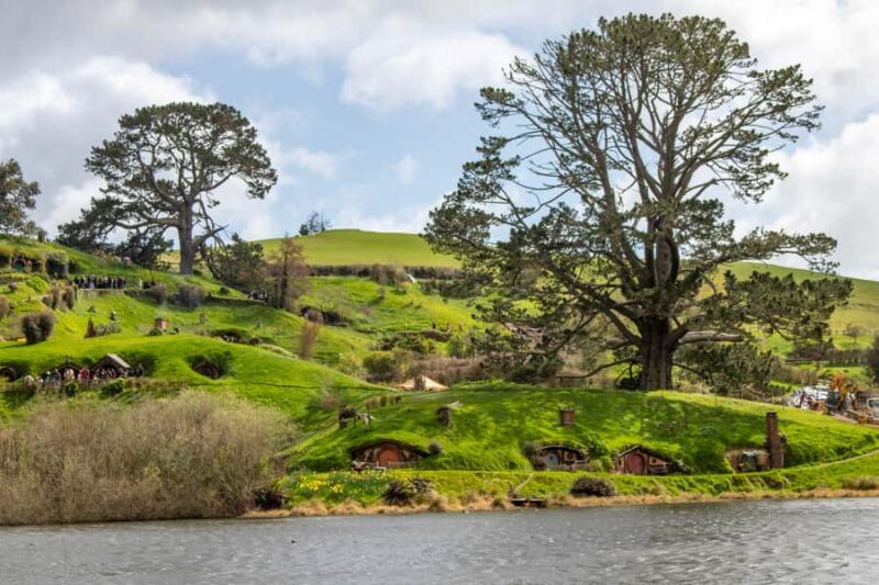 Auckland: Hobbiton & Waitomo Caves Small-Group Tour & Lunch - Transportation, Timing, & Group Size