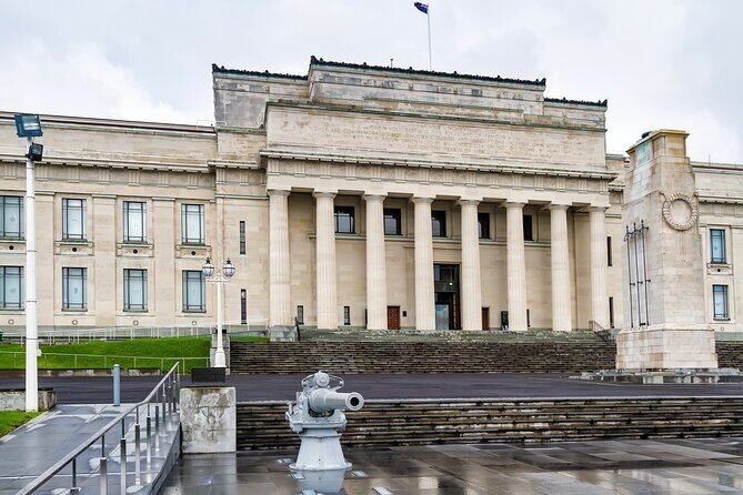 Auckland Local Life & Mori Heritage Tour - Transportation & Group Size