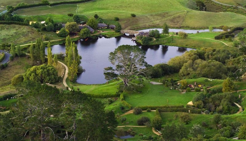 Auckland to Rotorua: Hobbiton & Waitomo Tour with Picnic Lunch - Auckland to Rotorua, with two worthwhile stops