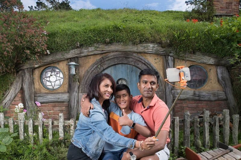 Auckland to Rotorua: Hobbiton & Waitomo Tour with Picnic Lunch - What the schedule means in practice