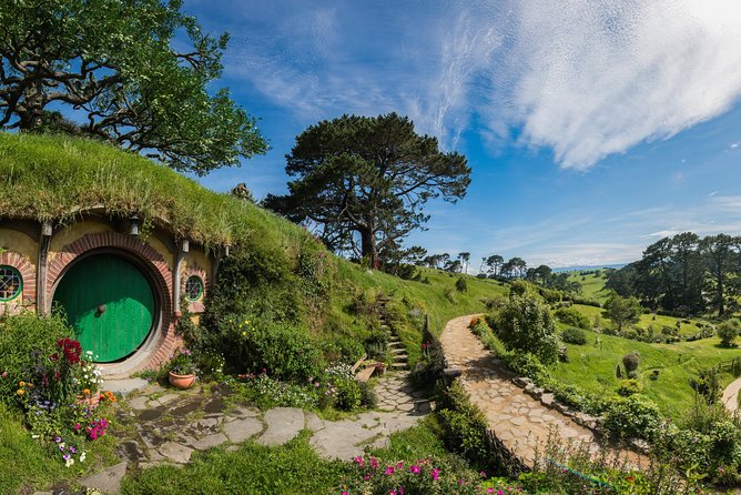 Auckland to Rotorua via Hobbiton Movie Set One-Way Private Tour - Meeting and Pickup