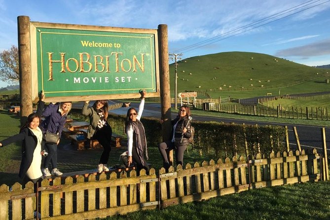 Auckland to Rotorua via Hobbiton Small Group Tour (One Way) - Tour Overview