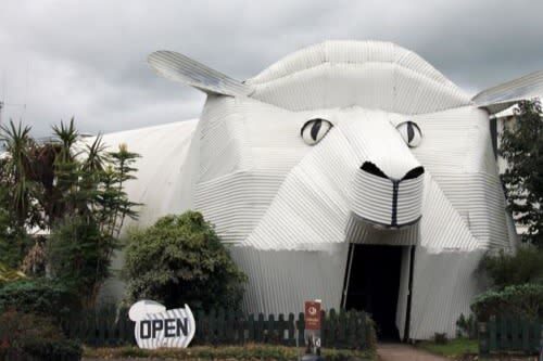 Auckland to Rotorua via Hobbiton & Waitomo (One-Way) Small Group Tour - Two headline stops on one cross-country day