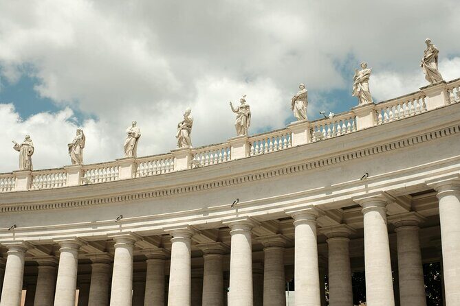 Audio Guide to St Peters Basilica and Entry through the Holy Door - Art and Architectural Highlights