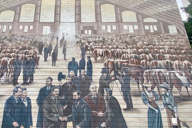 Audio-Guided Tour of the United States Quarter and Painted Walls - Assistance and Support for the Tour