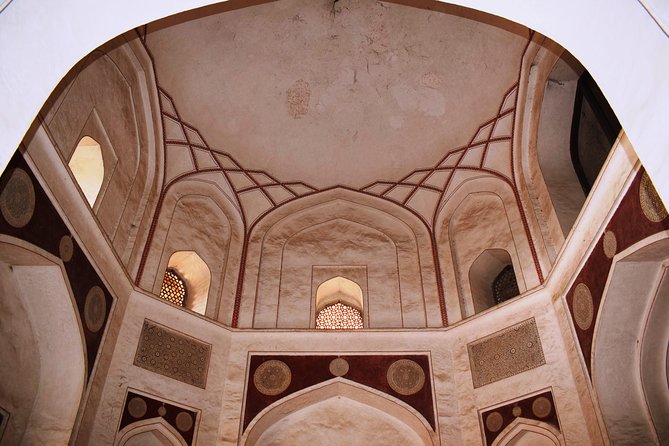 Audio Guided Walk of Humayuns Tomb & Nizammudin Basti, Delhi on HopOn India App - Good To Know