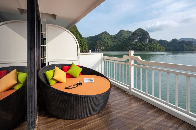 Aurora 2D1N Cruise: Ha Long Bay & Lan Ha Bay Tour - A one-night route through Ha Long and Lan Ha bays
