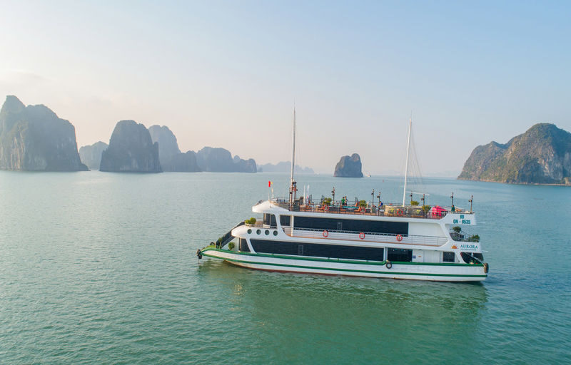 Aurora Day Cruise: Ha Long Bay with Sung Sot & Ti Top - A six-hour route that balances caves, water and a beach