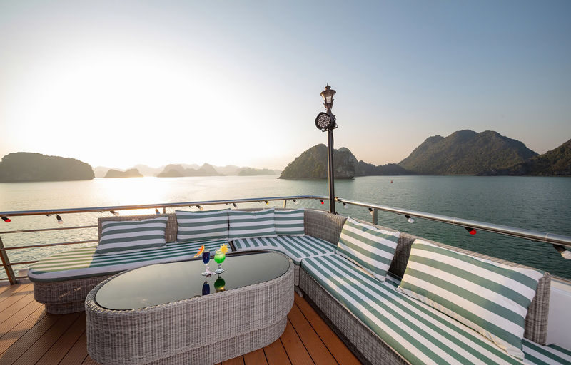 Aurora Day Cruise: Ha Long Bay with Sung Sot & Ti Top - What the boat and crew add to the day