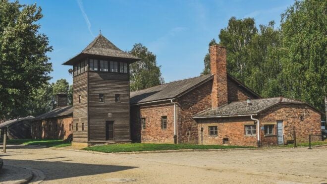 Auschwitz-Birkenau: Entrance Ticket and Live Tour Guide - Customer Feedback and Ratings