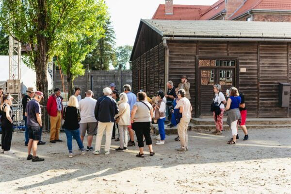 Auschwitz-Birkenau: Skip-the-Line Entry Ticket & Guided Tour - Meeting the Guide