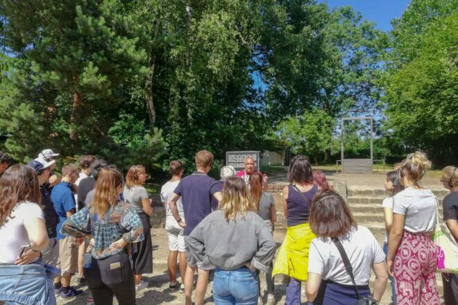 Auschwitz-Birkenau: Skip-the-Line Ticket and Guided Tour - Getting to the Meeting Point