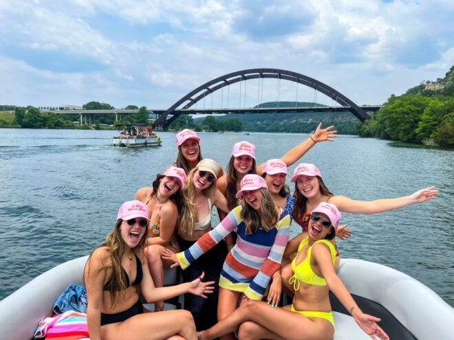 Austin: Lake Austin Private Boat Cruise - Full Sun Shading - Inclusions With the Boat Rental