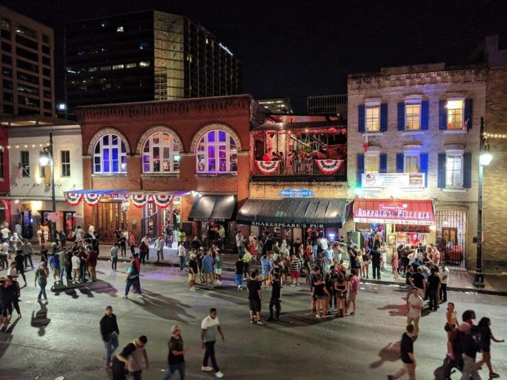 Austins Bachelorette Live Music Pub Crawl - Tour Experience