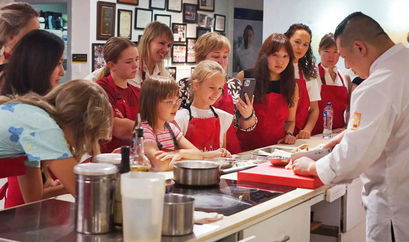 Authentic China Tastes: Cooking Class with Michelin Chef - Two dishes, two sides of Chinese home cooking