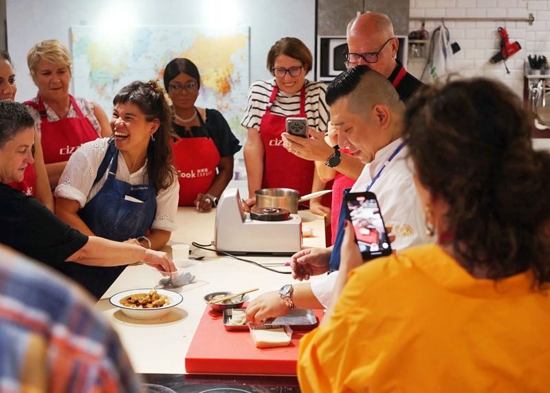 Authentic China Tastes: Cooking Class with Michelin Chef - A practical look at the evening schedule